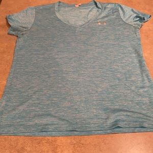 Women’s Under Armour shirt size medium